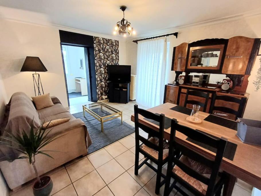 Maison De Village Avec Jardin Torpes  Bagian luar foto
